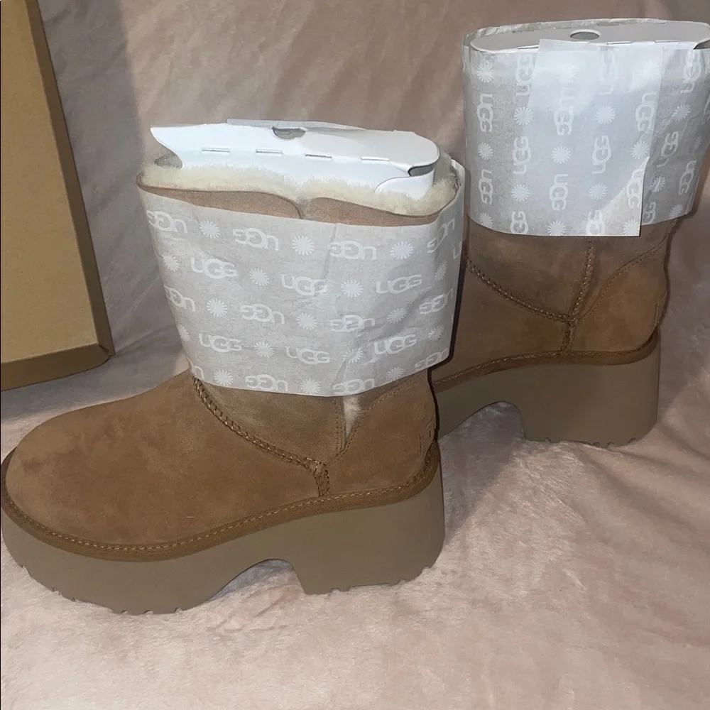 NWT UGG ESMEE Platform Heeled Boot in Chestnut - Picture 12 of 16